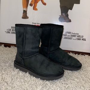 black UGG classic short II